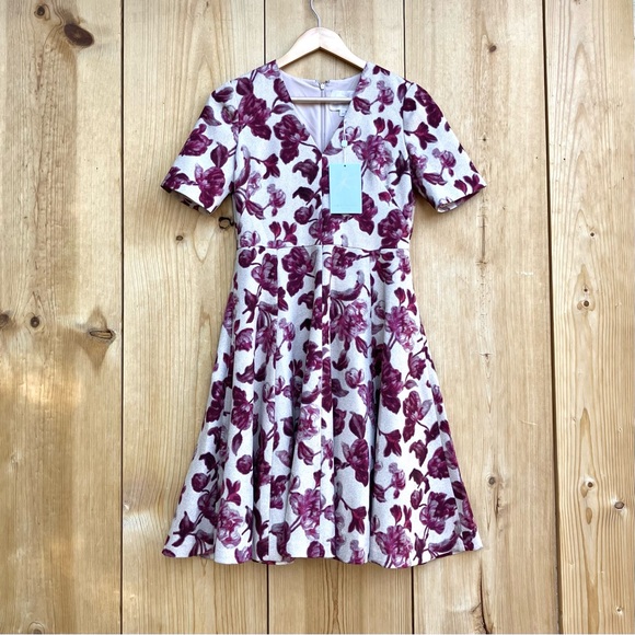 Gal Meets Glam NWT New Edith City Crepe Fit & Flare Roses Dress Sz 2P - Picture 2 of 12